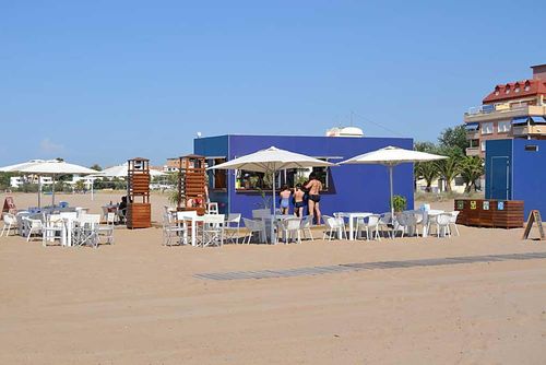 El Boticari Schönes und komfortables Haus in El Verger, Costa Blanca, Spanien mit privatem Pool für 6 Personen. Das Haus befindet sich in einer Wohngegend am Strand, in der Nähe von Restaurants und Bars, 500 m vom Strand Playa L'Almadrava und 0,5 km vom Mittelmeer entfernt....