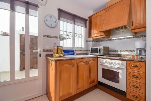 El Boticari Schönes und komfortables Haus in El Verger, Costa Blanca, Spanien mit privatem Pool für 6 Personen. Das Haus befindet sich in einer Wohngegend am Strand, in der Nähe von Restaurants und Bars, 500 m vom Strand Playa L'Almadrava und 0,5 km vom Mittelmeer entfernt....