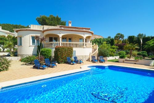 Casa Rio 4 pax Amplia y encantadora villa en Javea, Costa Blanca, España, con piscina climatizada para 4 personas. La casa está situada en una zona residencial cercana a la playa....