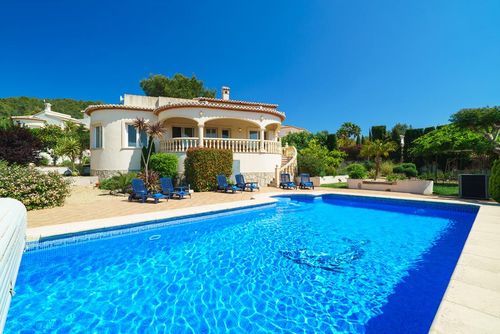 Casa Rio 4 pax Grande et charmante villa à Javea, Costa Blanca, Espagne, avec piscine chauffée pour 4 personnes. La maison est située dans un quartier résidentiel proche de la plage....