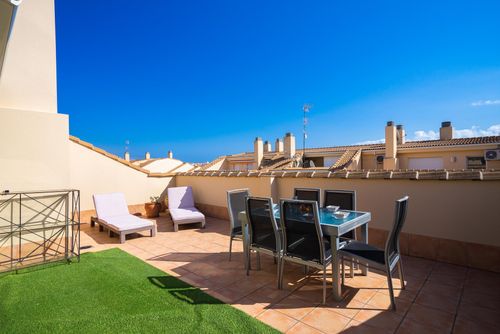 Jardines de Masia Modern en aangenaam appartement met gemeenschappelijk zwembad in Javea, Costa Blanca, Spanje voor 6 personen. Het appartement is gelegen in een residentiële strandomgeving, dicht bij restaurants en cafés, winkels, supermarkten en een tennisbaan, op 1 km van Arenal Beach en op 1 km van de Middellandse Zee....