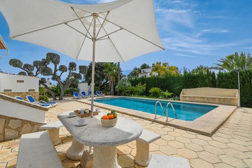 Elvi 8 Beautiful and comfortable holiday home in Xàbia, Costa Blanca, Spain with private pool for 8 people. The house is situated in a residential beach area and 4 km from La Grava, Xàbia beach....