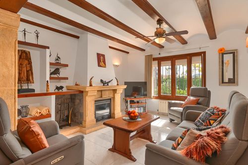 Elvi 8 Prachtig en comfortabel vakantiehuis in Xàbia, Costa Blanca, Spanje met privézwembad voor 8 personen. Het huis is gelegen in een residentiële strandwijk en 4 km van het strand La Grava, Xàbia....