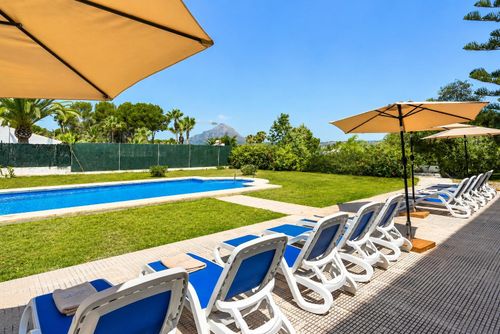 Jasmin Amplia y confortable villa en Jávea, Costa Blanca, España con piscina privada para 14 personas. La casa está situada en una zona residencial de playa a 2 km de la playa El Arenal, Jávea....