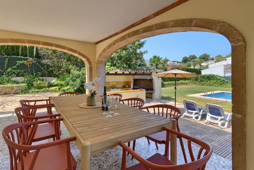 Jasmin 6 pax Großes und komfortables Ferienhaus mit privatem Pool in Jávea, Costa Blanca, Spanien für 6 Personen. Das Haus befindet sich in einem Wohngebiet am Strand und ist 2 km vom Strand El Arenal, Jávea, entfernt....