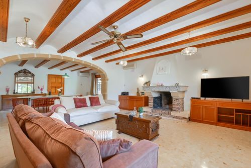 Jasmin 6 pax Großes und komfortables Ferienhaus mit privatem Pool in Jávea, Costa Blanca, Spanien für 6 Personen. Das Haus befindet sich in einem Wohngebiet am Strand und 2 km vom Strand El Arenal, Jávea entfernt....