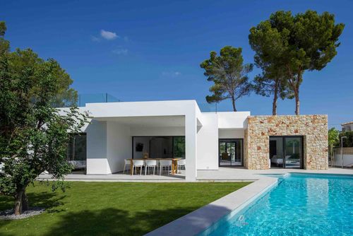 Casa Manzano Villa de luxe moderne et confortable à Moraira, Costa Blanca, Espagne, avec piscine privée pour 8 personnes. La villa est située dans une zone résidentielle vallonnée près de la plage et se trouve à 2 km de la plage de l'Ampolla....