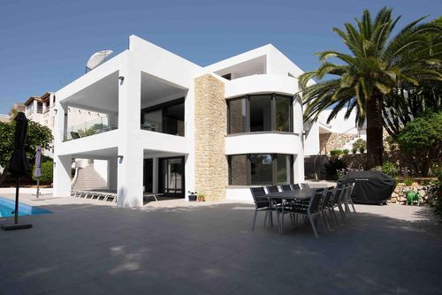 Villa Bona Vista Große und komfortable Luxusvilla mit beheiztem Pool in Moraira, Costa Blanca, Spanien, für 10 Personen. Die Villa befindet sich in einer hügeligen und wohnlichen Strandgegend und ist 2 km vom Strand Ampolla entfernt....