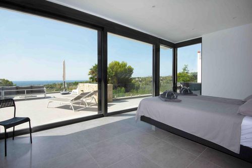 Villa Bona Vista Grote en comfortabele luxe villa in Moraira, Costa Blanca, Spanje met verwarmd zwembad voor 10 personen. De villa is gelegen in een heuvelachtig en residentieel strandgebied op 2 km van Ampolla Beach....