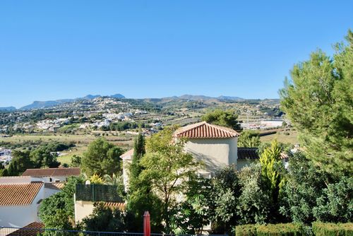 Villa Herrera Villa in Moraira, Costa Blanca, Spanien mit privatem Pool für 6 Personen. Das Haus befindet sich in einem bewaldeten, wohnlichen und bergigen Strandgebiet, nur 3 km vom Ampolla-Strand (Moraira) und 3 km vom Stadtzentrum von Moraira entfernt....