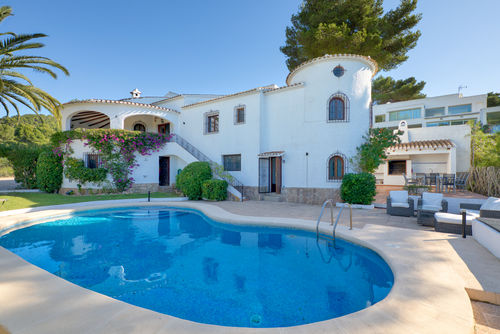 Montealegre Villa rustique et ensoleillée à Javea, Costa Blanca, Espagne, avec piscine privée pour 8 personnes. La maison est située dans un emplacement magnifique....