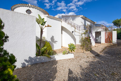 Montealegre Villa rustique et ensoleillée à Javea, Costa Blanca, Espagne, avec piscine privée pour 8 personnes. La maison est située dans un emplacement magnifique....
