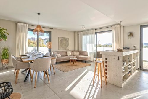 Arenal Dreams Modern and nice apartment with communal pool in Javea, Costa Blanca, Spain for 6 persons. The apartment is situated in a residential beach area, close to restaurants and bars, shops and supermarkets, and 200 m from Arenal Beach....
