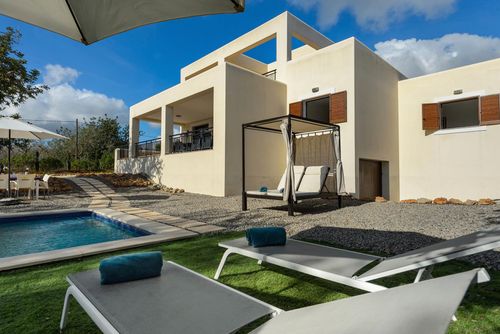 White Water Villa  med privat pool i San Carlos, Ibiza, Spanien med plads til 6 personer...