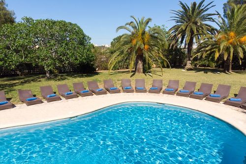 Adsubia Winter Grande et confortable villa avec piscine privée à Xàbia, Costa Blanca, Espagne pour 12 personnes. La maison est située dans une zone résidentielle balnéaire, proche des restaurants, bars et supermarchés, à 1 km de la plage El Arenal, Xàbia et à 1 km de la mer Méditerranée, Xàbia....