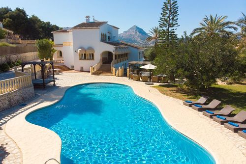 Adsubia Winter Large and comfortable villa with private pool in Xàbia, Costa Blanca, Spain for 12 people. The house is situated in a residential beach area, close to restaurants, bars, and supermarkets, at 1 km from El Arenal, Xàbia beach and at 1 km from the Mediterranean Sea, Xàbia....