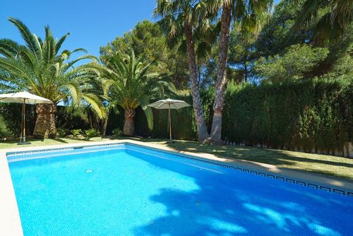 Alaya Winter Große und komfortable Villa mit privatem Pool in Jávea, Costa Blanca, Spanien für 8 Personen. Das Haus liegt in einem Wohnstrandgebiet, 1 km vom Strand El Arenal, Jávea, und 1 km vom Mittelmeer, Jávea, entfernt....
