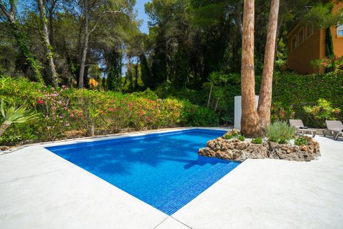 Alma Winter Belle et confortable villa avec piscine privée à Javea, Costa Blanca, Espagne pour 6 personnes. La maison est située dans un quartier résidentiel près de la plage, à 3 km de la plage d'El Arenal et à 5 km du centre-ville de Javea....