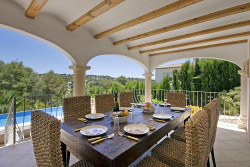 Anngo Winter Große und komfortable Villa in Xàbia, Costa Blanca, Spanien mit privatem Pool für 8 Personen. Das Haus befindet sich in einer hügeligen, bewaldeten und wohnlichen Strandgegend, in der Nähe von Supermärkten und 4 km vom Strand La Granadella, Xàbia entfernt....