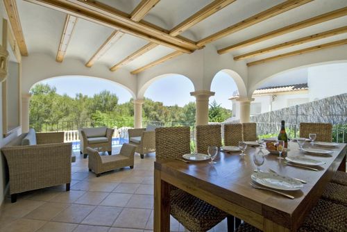 Anngo Dos Winter Prachtige en charmante villa met privézwembad in Jávea, Costa Blanca, Spanje voor 12 personen. Het huis ligt in een heuvelachtige, bosrijke en residentiële strandomgeving, dicht bij supermarkten en op 4 km van het strand La Granadella, Jávea....