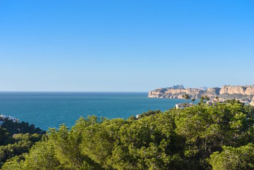 Hermosa Winter Villa clásica y cómoda en Xàbia, Costa Blanca, España, con piscina privada para 8 personas. La casa está situada en una zona residencial de playa....