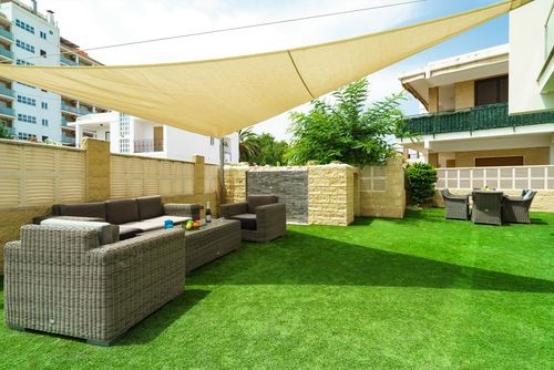 Javi Winter Maravillosa y lujosa villa con piscina privada en Jávea, Costa Blanca, España, para 10 personas. La casa está situada en una zona residencial de playa, cerca de restaurantes y bares, tiendas y supermercados, a 100 m de la playa El Arenal, Jávea y a 0....