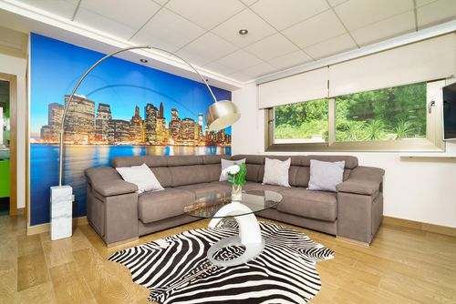Javi Winter Prachtige en luxe villa met privézwembad in Jávea, Costa Blanca, Spanje voor 10 personen. Het huis is gelegen in een residentiële strandomgeving, dichtbij restaurants en bars, winkels en supermarkten, 100 m van El Arenal, het strand van Jávea en 0,1 km van Mediterráneo, Jávea....