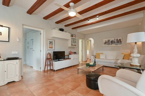 Ginjoler 4 pax Belle et romantique villa à Xàbia, Costa Blanca, Espagne avec piscine privée pour 4 personnes. La maison est située dans un quartier résidentiel de plage, à proximité de restaurants et de bars et d'un court de tennis, et à 4 km de la plage El Arenal, Xàbia....