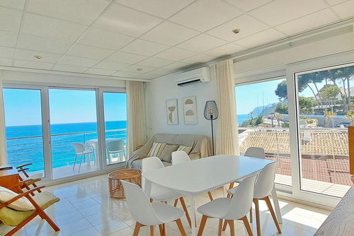 Vistas al Mar by Solidays Grand et confortable appartement à Moraira, Costa Blanca, Espagne, pour 6 personnes. L'appartement est situé à proximité de restaurants et bars, de boutiques, de supermarchés et d'un court de tennis, et à 100 m de la plage....