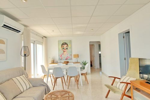 Vistas al Mar by Solidays Grand et confortable appartement à Moraira, Costa Blanca, Espagne, pour 6 personnes. L'appartement est situé à proximité de restaurants et bars, de boutiques, de supermarchés et d'un court de tennis, et à 100 m de la plage....