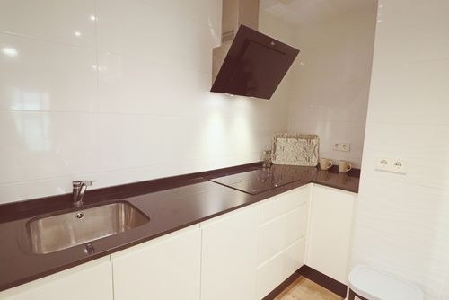 Poeta 2 Bedroom Apartment  IHAEP21119 Apartamento moderno y cómodo en Fuengirola, Andalucía, España, para 4 personas. El apartamento está situado cerca de restaurantes, bares y supermercados, y a 100 m de la playa....