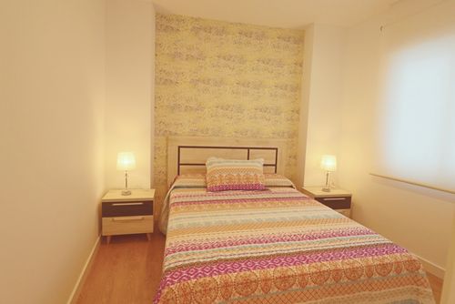 Poeta 2 Bedroom Apartment  IHAEP21119 Apartamento moderno y cómodo en Fuengirola, Andalucía, España, para 4 personas. El apartamento está situado cerca de restaurantes, bares y supermercados, y a 100 m de la playa....