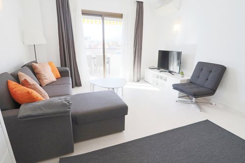 Pueblo Christina IHAPC0517 Apartamento cómodo con piscina comunitaria en Fuengirola, Andalucía, España para 5 personas. El apartamento se encuentra en una zona urbana....