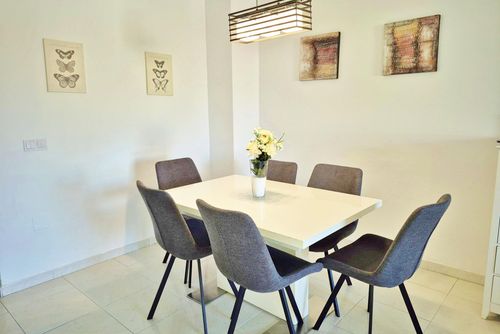 Pueblo Christina IHAPC0517 Apartamento cómodo con piscina comunitaria en Fuengirola, Andalucía, España para 5 personas. El apartamento se encuentra en una zona urbana....