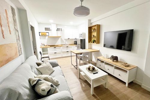 Beachfront Apartment Perla 5 Lejlighed i Fuengirola, Andalusien, Spanien for 3 personer.  Lejligheden har 1 soveværelse og 1 badeværelse....