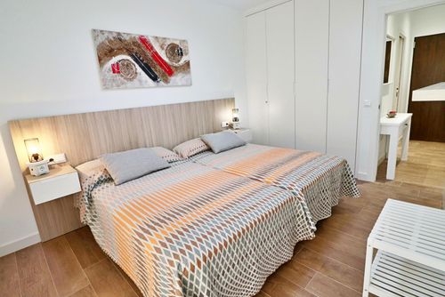 Beachfront Apartment Perla 5 Apartamento en Fuengirola, Andalucía, España para 3 personas.  El apartamento cuenta con 1 dormitorio y 1 baño....