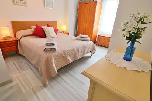 Troncon Apartment IHATRO0412 Apartamento en Fuengirola, Andalucía, España para 3 personas. El apartamento está situado cerca de restaurantes y bares, tiendas y supermercados, y se encuentra a 200 m de la Playa de Fuengirola....