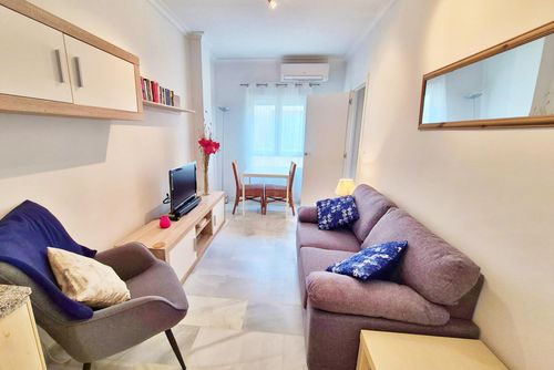 Troncon Apartment IHATRO0412 Apartamento em Fuengirola, Andaluzia, Espanha para 3 pessoas. O apartamento está situado próximo a restaurantes e bares, lojas e supermercados, e encontra-se a 200 m da Praia de Fuengirola....