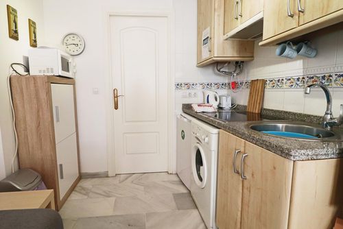 Troncon Apartment IHATRO0412 Apartamento en Fuengirola, Andalucía, España para 3 personas. El apartamento está situado cerca de restaurantes y bares, tiendas y supermercados, y se encuentra a 200 m de la Playa de Fuengirola....