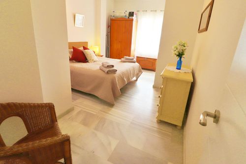 Troncon Apartment IHATRO0412 Apartamento en Fuengirola, Andalucía, España para 3 personas. El apartamento está situado cerca de restaurantes y bares, tiendas y supermercados, y se encuentra a 200 m de la Playa de Fuengirola....
