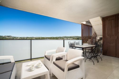 Arenal Dream IV Winter Apartamento moderno y cómodo en Jávea, Costa Blanca, España, con piscina comunitaria para 6 personas. El apartamento está situado en una zona residencial de playa, cerca de restaurantes y bares, tiendas, supermercados y una pista de tenis, a 200 m de la Playa Arenal y a 0....