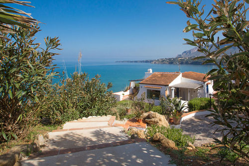 Villa Canto Del Mare Villa with private pool in Balestrate-Terrasini, Sicily, Italy for 11 persons. The house is situated 50 m from the rocky beach below and 5 km from Trappeto, 4 km from Terrasini, and 10 km from Balestrate-Partinico....