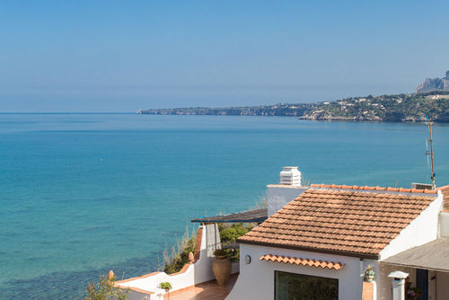 Villa Sea Breeze Villa in Balestrate-Terrasini, Sizilien, Italien mit privatem Pool für 11 Personen. Das Haus befindet sich 50 m vom felsigen Strand entfernt und ist 5 km von Trappeto, 4 km von Terrasini und 10 km von Balestrate-Partinico entfernt....