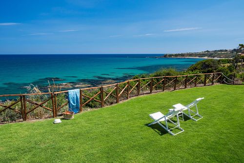Villa Mandralisca Villa in Cefalù, Sicily, Italy for 6 persons. The house is situated in a residential beach area, 100 m from the beach and 10 km from Cefalù....
