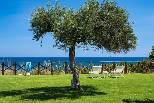 Villa Mandralisca Villa in Cefalù, Sicily, Italy for 6 persons. The house is situated in a residential beach area, 100 m from the beach and 10 km from Cefalù....