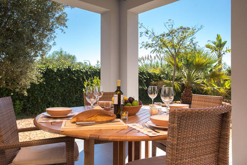 Villa Le Dune Villa à Menfi, Sicile, Italie pour 4 personnes. La maison est située dans un quartier résidentiel proche de la plage, à proximité de restaurants et de bars, et à 500 mètres de la plage....
