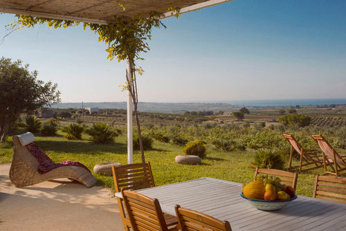 Villa Melograno Villa mit privatem Pool in Menfi, Sizilien, Italien für 6 Personen. Das Ferienhaus befindet sich in einer Küstengegend und ist 10 km von Menfi (5,8 km) entfernt....