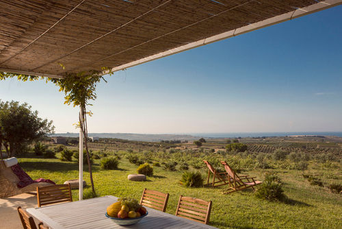 Villa Melograno Villa mit privatem Pool in Menfi, Sizilien, Italien für 6 Personen. Das Ferienhaus befindet sich in einer Küstengegend und ist 10 km von Menfi (5,8 km) entfernt....