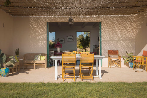 Villa Melograno Villa mit privatem Pool in Menfi, Sizilien, Italien für 6 Personen. Das Ferienhaus befindet sich in einer Küstengegend und ist 10 km von Menfi (5,8 km) entfernt....