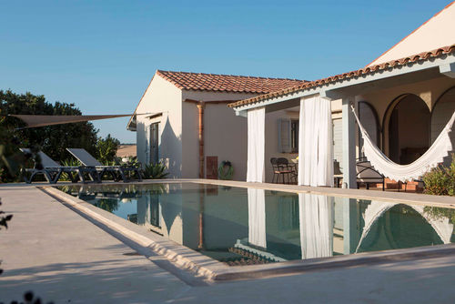 Villa Le Vigne Villa mit privatem Pool in Selinunte, Sizilien, Italien für 6 Personen. Das Ferienhaus befindet sich in einer ländlichen Strandregion, 2 km vom Sandstrand - Belice Naturreservat und 10 km von Marinella di Selinunte entfernt....